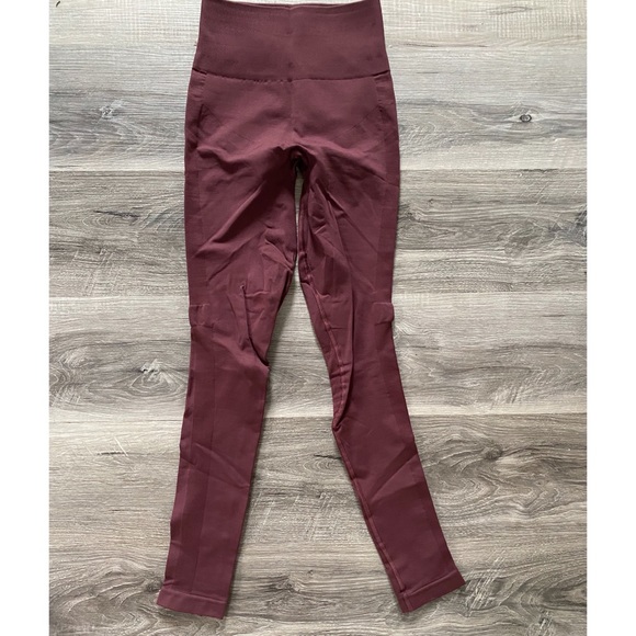 🍋 Lululemon Zone In Tight
Wine Berry sz 4 - Picture 5 of 7